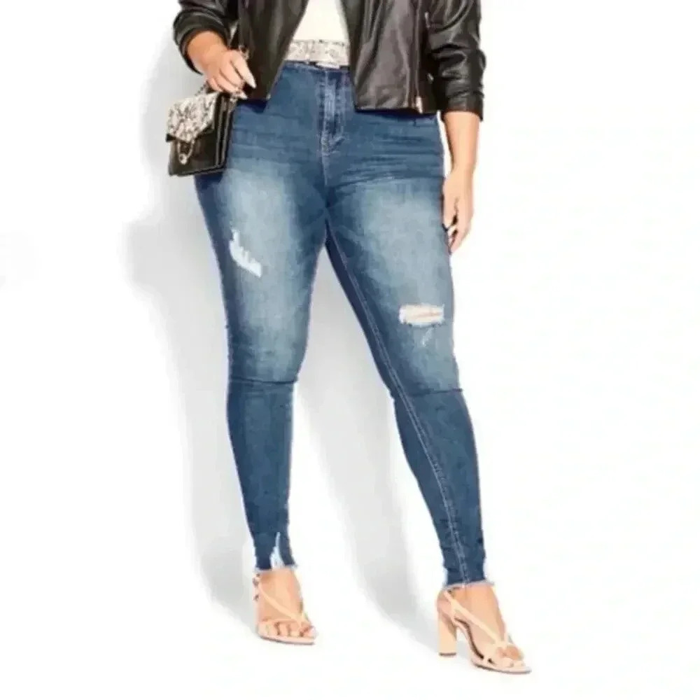 Chic Denim NWT Asha High Rise ankle grazer Distressed Jeans 18‎